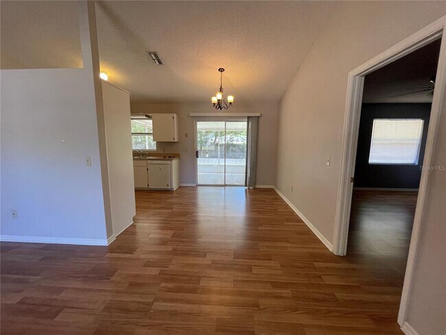 Building Photo - 6034 E Peach St