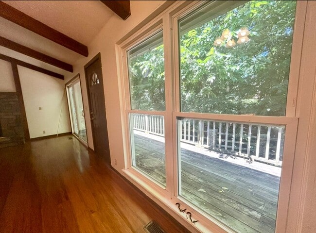 Building Photo - Two Bedroom Cottage Style Home Nestled in ...