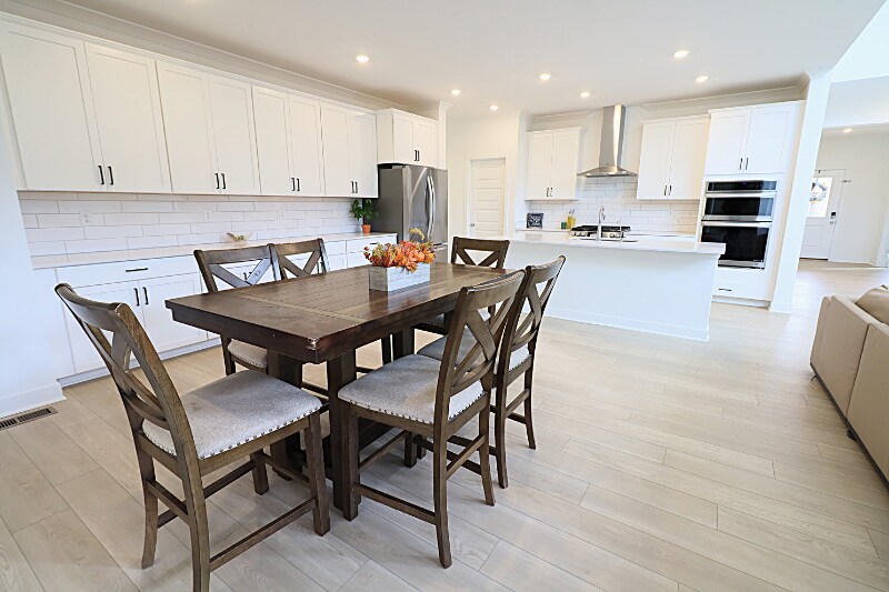 Building Photo - 15436 Manderley St