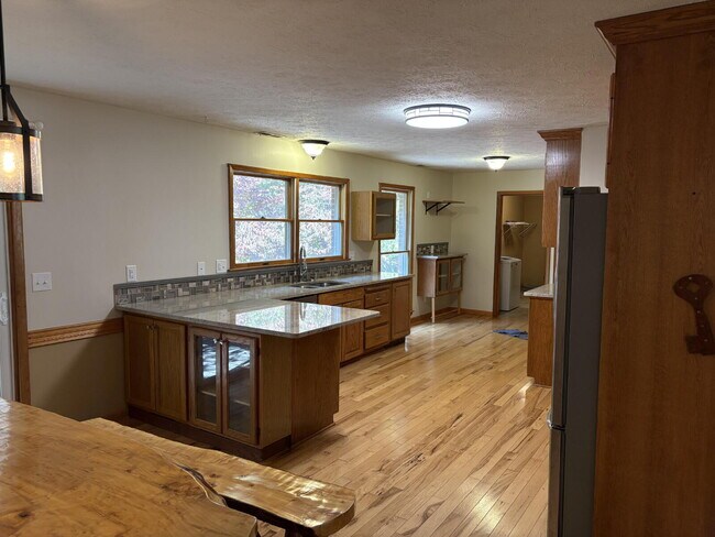 Building Photo - Great Family Home for Rent in Henderson Co...