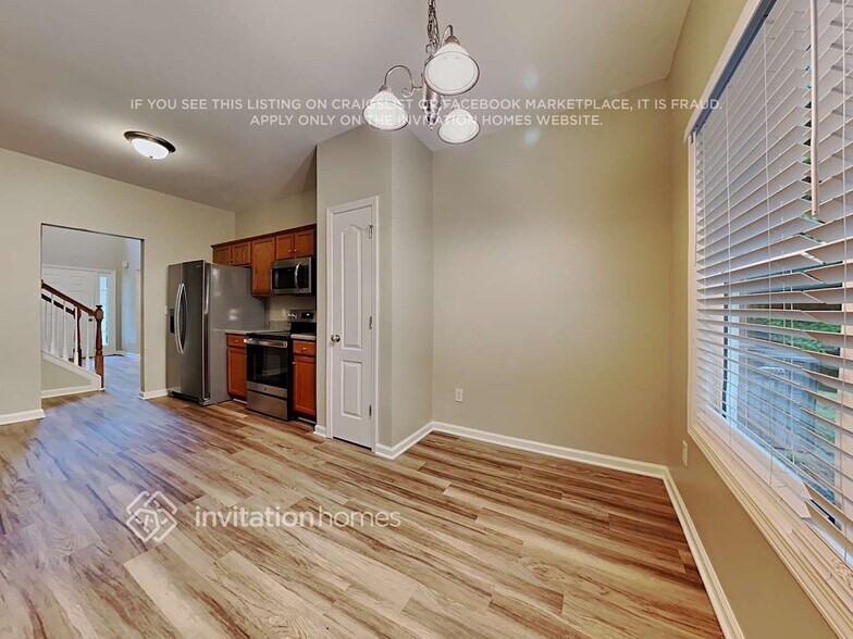 Building Photo - 147 Hawthorn Dr