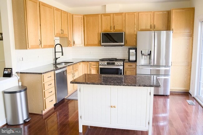 Building Photo - 46566 River Meadows Terrace
