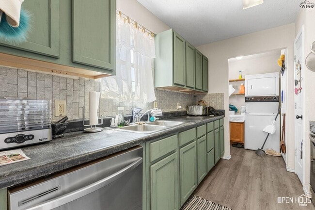 Building Photo - 515 N Texas St