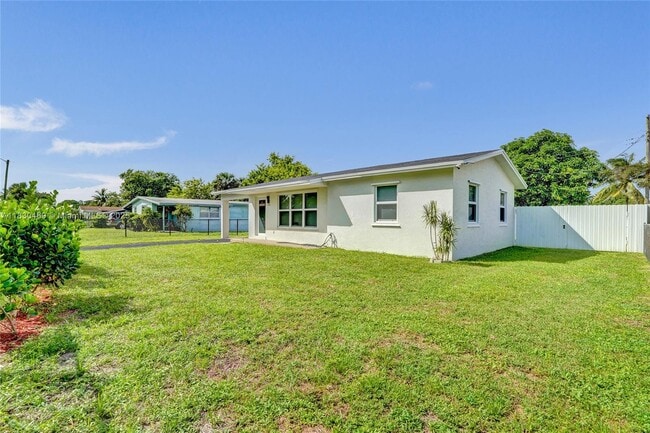 Building Photo - 3431 NW 5th Pl