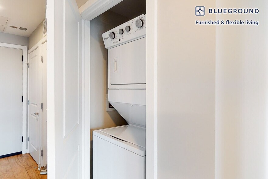 Building Photo - 555 S President St