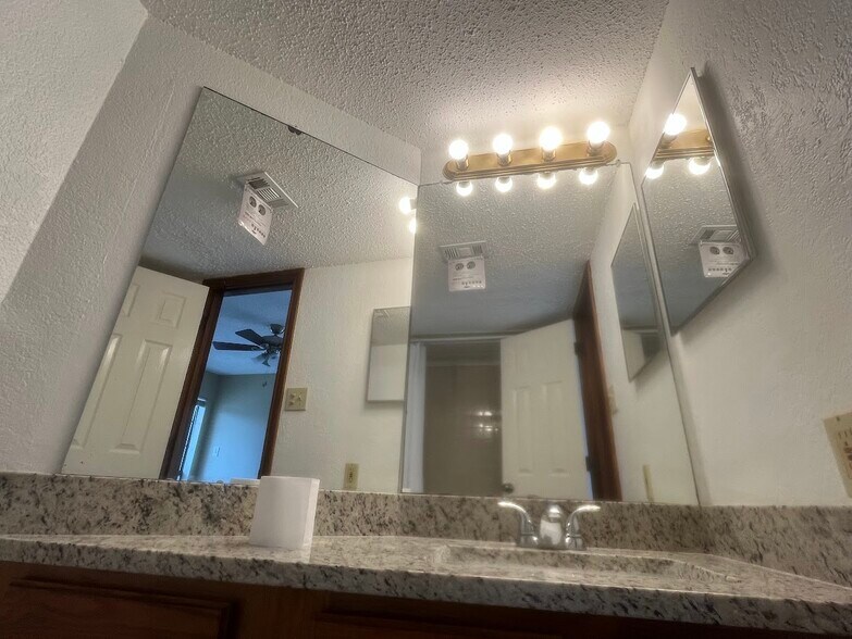 Building Photo - 6108 Abrams Rd