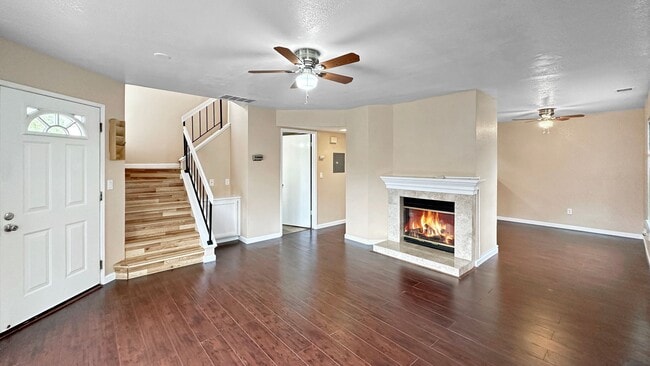 Building Photo - Lovely Upgraded 2-story Townhouse w/ Attached Garage, Guest Bathroom and Fireplace!