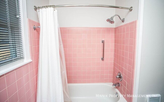 Building Photo - 3212 36th St