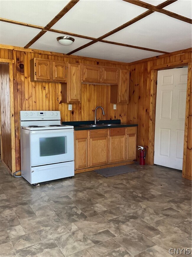 Building Photo - 377 W Main St