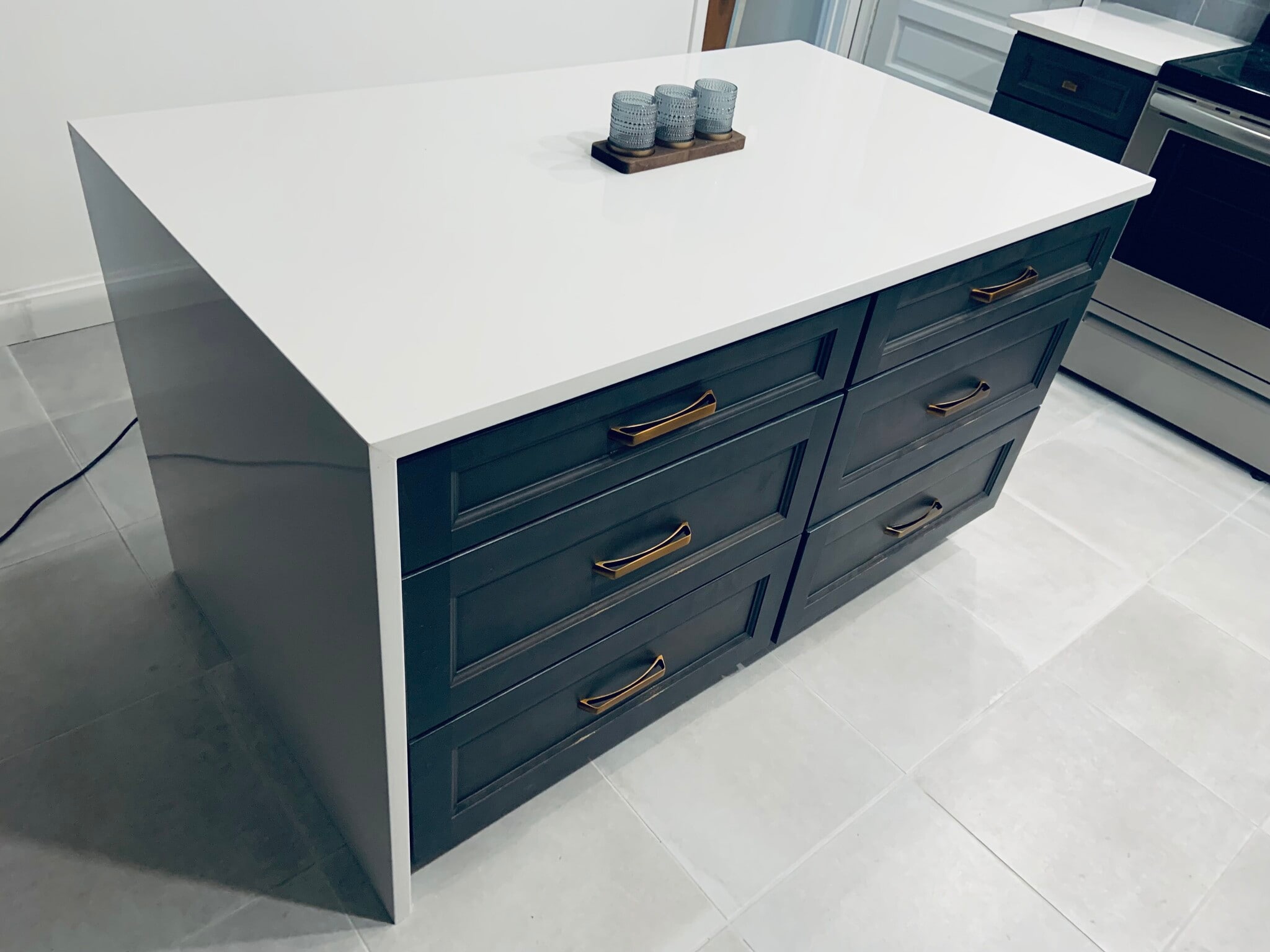 Kitchen island - 415 High View Ln