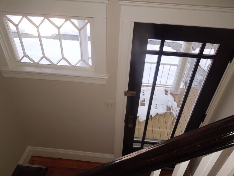 Building Photo - 44 Gentian Ave