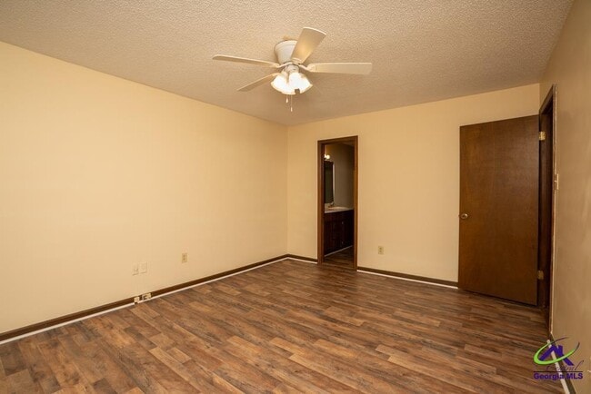 Building Photo - 420 Westcliff Cir