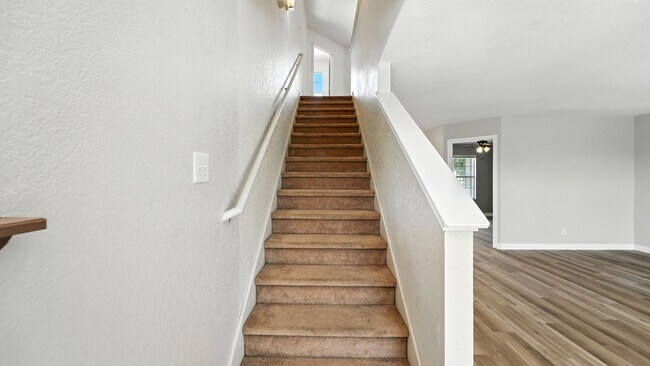 Building Photo - 209 Hinge Loop