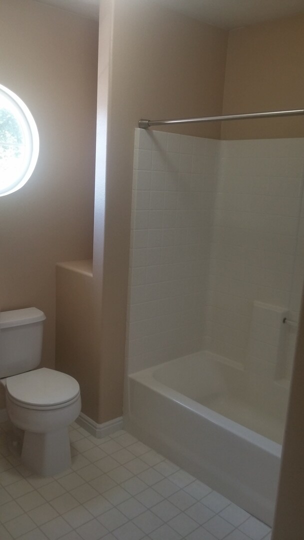Building Photo - 3 bedroom 2 1/2 bath townhome