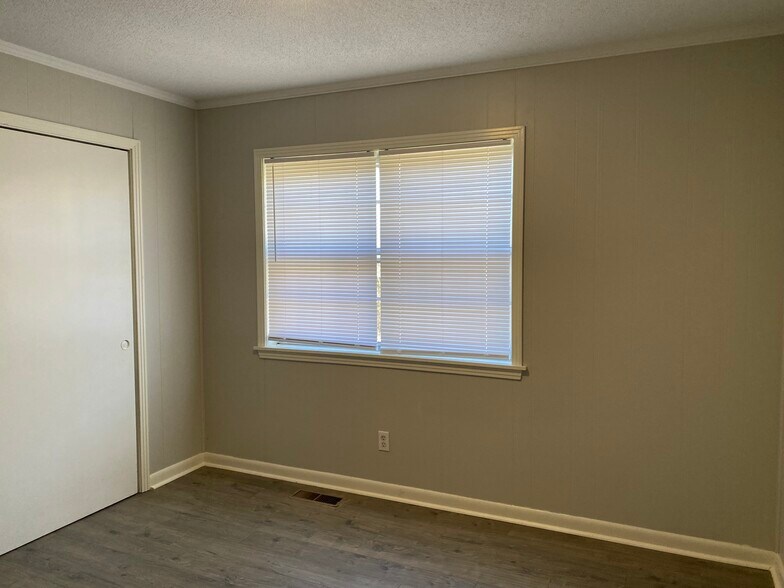 Building Photo - 95 Ayers Dr