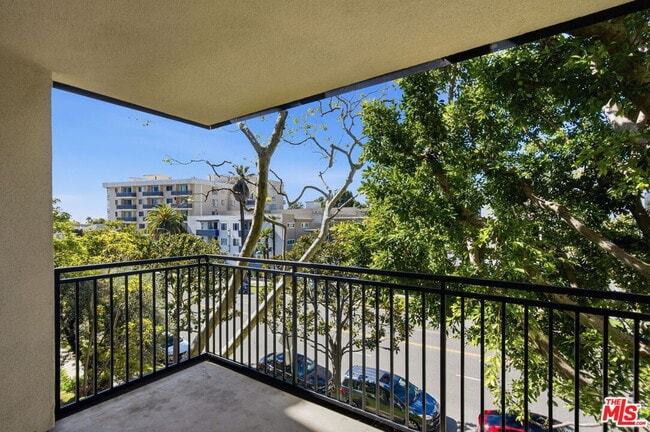 Building Photo - 1340 S Beverly Glen Blvd