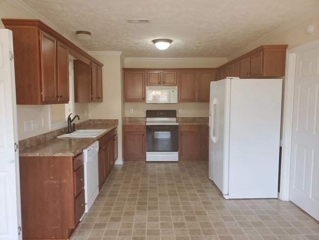 Building Photo - Beautiful 4 Bedroom home in Fayetteville!
