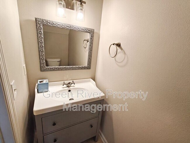 Building Photo - 1500 Calming Water Dr