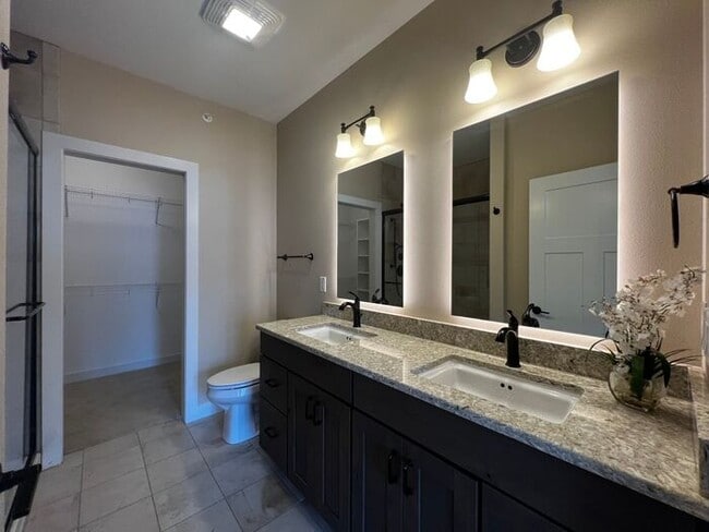 Building Photo - $2,450 | 2 Bedroom, 2.5 Bathroom Luxury Co...