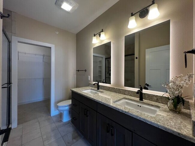 Building Photo - $2,500 | 2 Bedroom, 2.5 Bathroom Luxury Co...