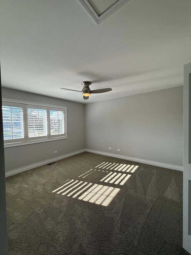 Building Photo - 551 83rd St