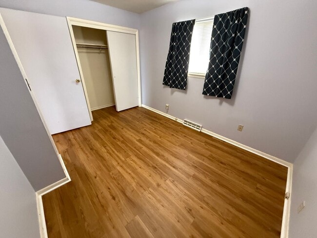 Building Photo - 4 Bedroom 2 Bathroom Home on Large Corner Lot with 2 Car Attached Garage In Great Neighborhood In...