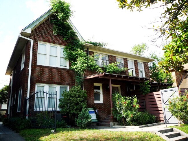 Building Photo - 1223 W Gray St