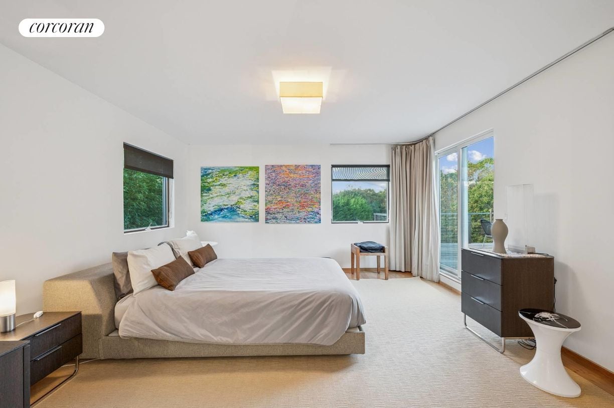 Building Photo - 10 Three Mile Harbor Hog Creek Rd