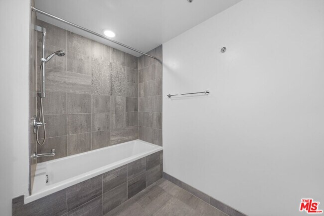 Building Photo - 3785 Wilshire Blvd