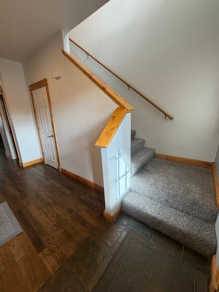 Building Photo - 905 Saxon Way