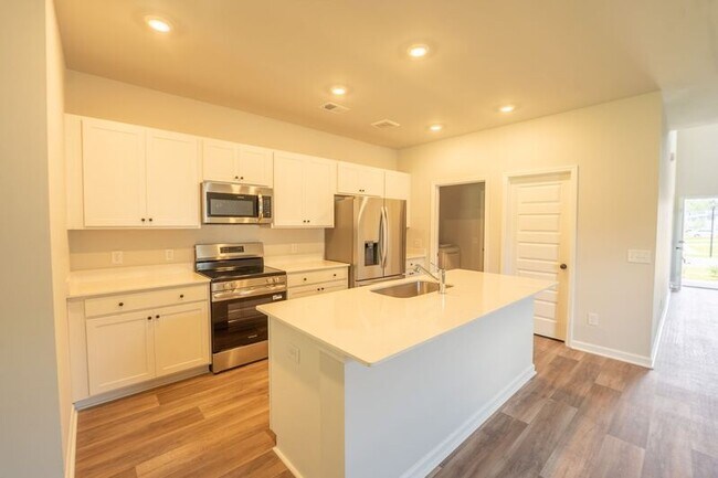 Building Photo - 142 Geranium Wy