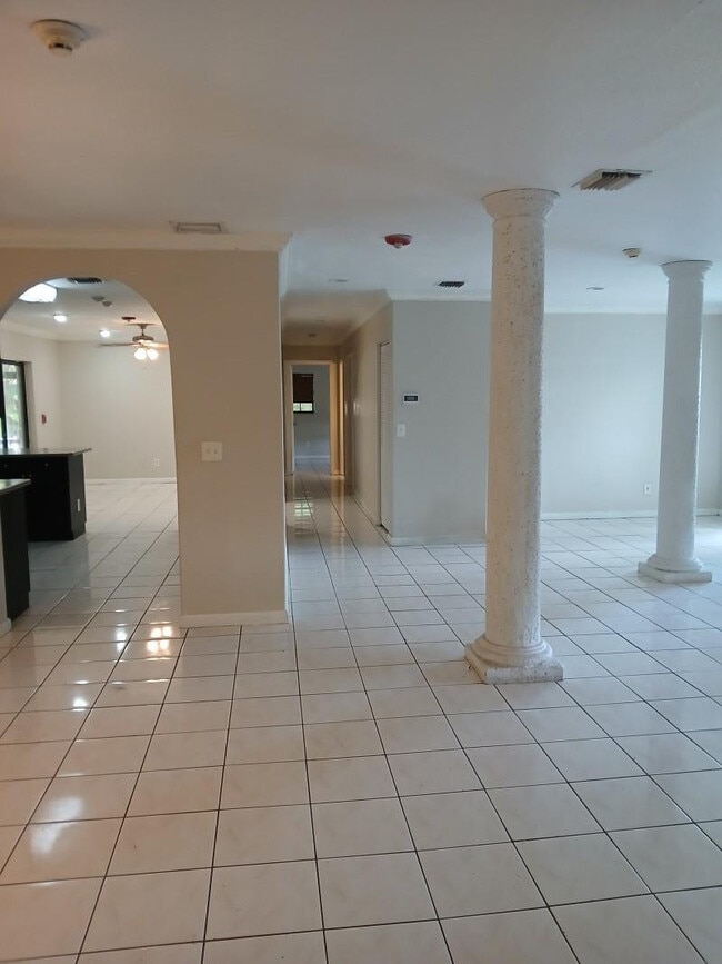 Building Photo - 22300 SW 184th Ave