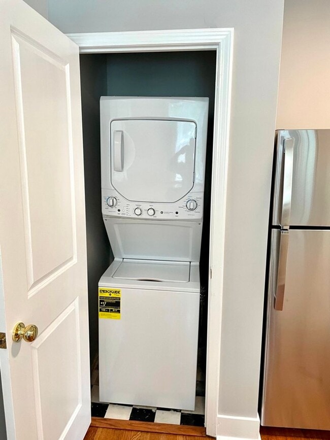 Building Photo - 4560 Flad Ave