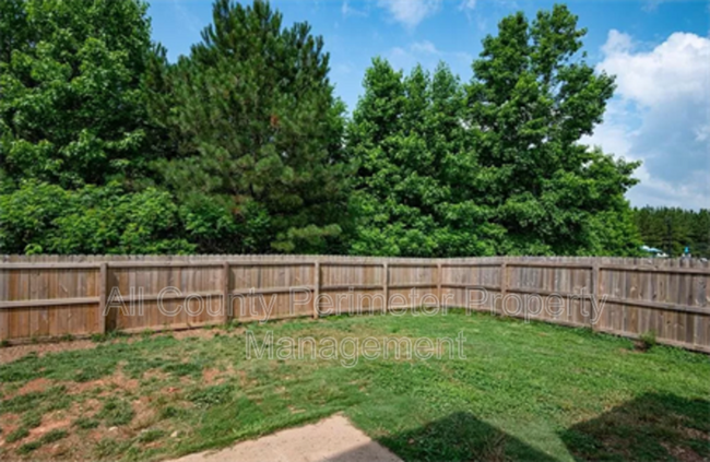 Building Photo - 708 Riverside Dr
