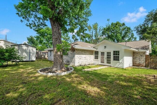Building Photo - 5514 Chantilly Ln