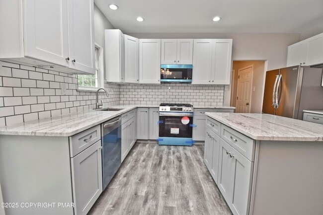 Building Photo - 557 Marco Way