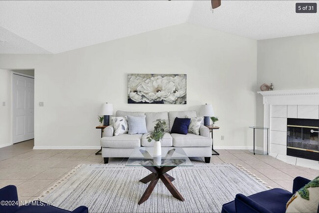 Building Photo - 13573 Lobo Ct