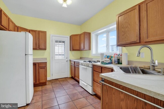 Building Photo - 1910 N Howard St