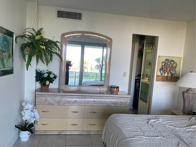 Building Photo - 333 NE 21st Ave