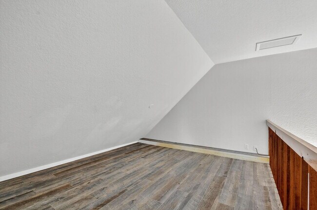 Building Photo - 3532 Coconut Rd