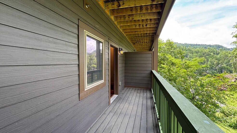 Building Photo - 128 Village Dr