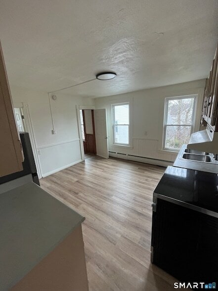 Building Photo - 11 Roosevelt Ave