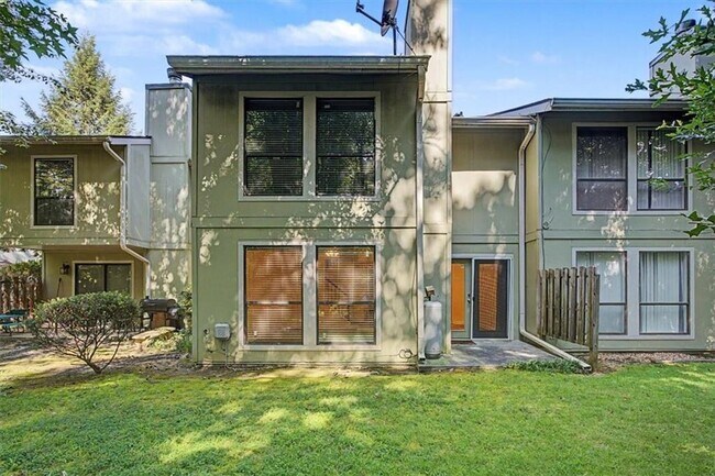 Building Photo - 6350 Hawthorne Terrace