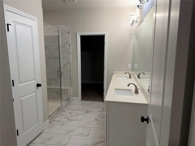 Building Photo - 3772 Ledgemont Dr
