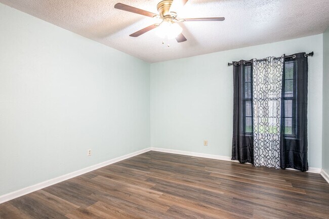 Building Photo - 509 Woodford Ln