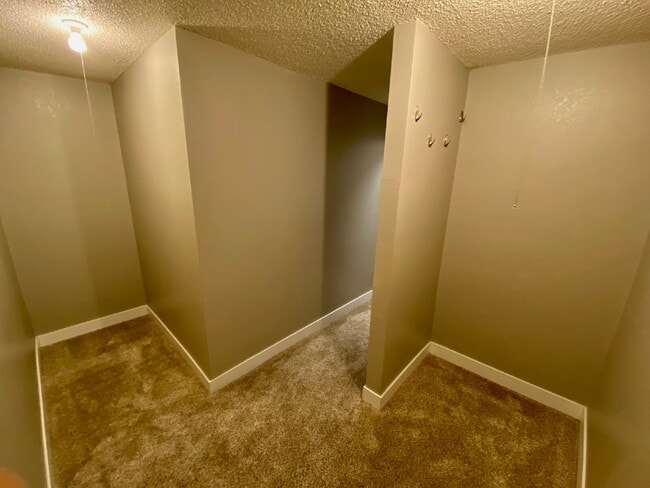 Building Photo - *****MOVE IN SPECIAL *****Receive $500 OFF...