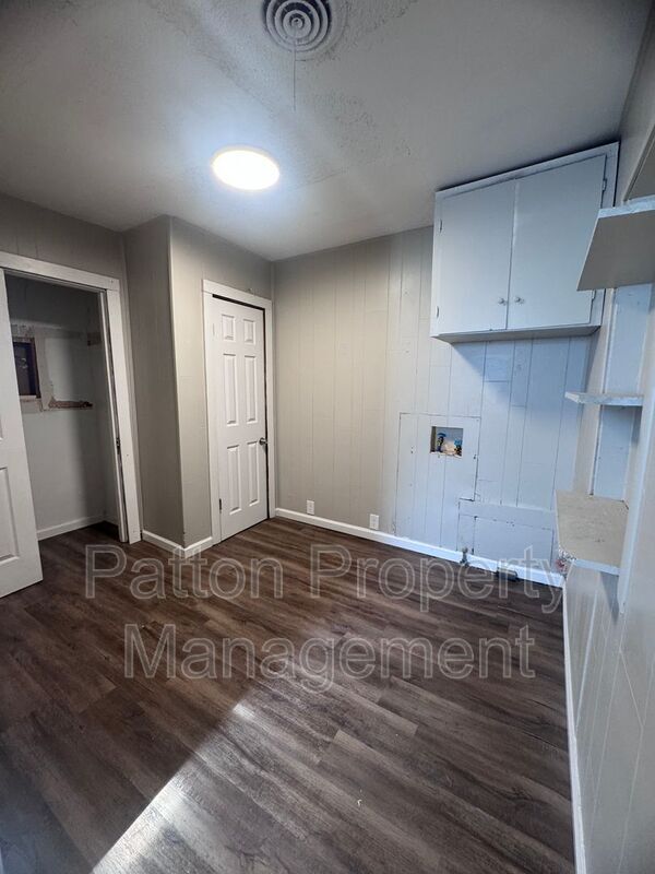 Building Photo - 3409 S Polk St