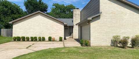 Building Photo - 323 Maybrook Dr