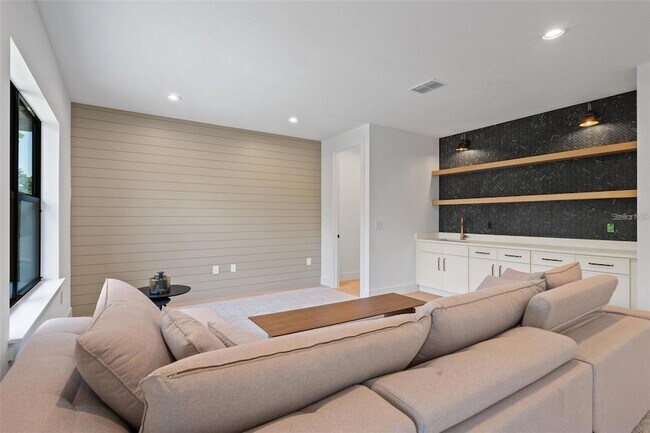 Building Photo - 6564 Lagoon St