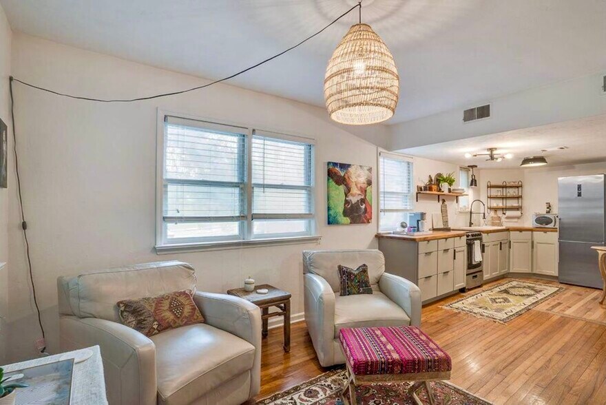 Building Photo - 360 S Franklin Blvd